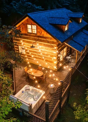 Romantic Asheville Log Cabin w/ Hot Tub & Gym